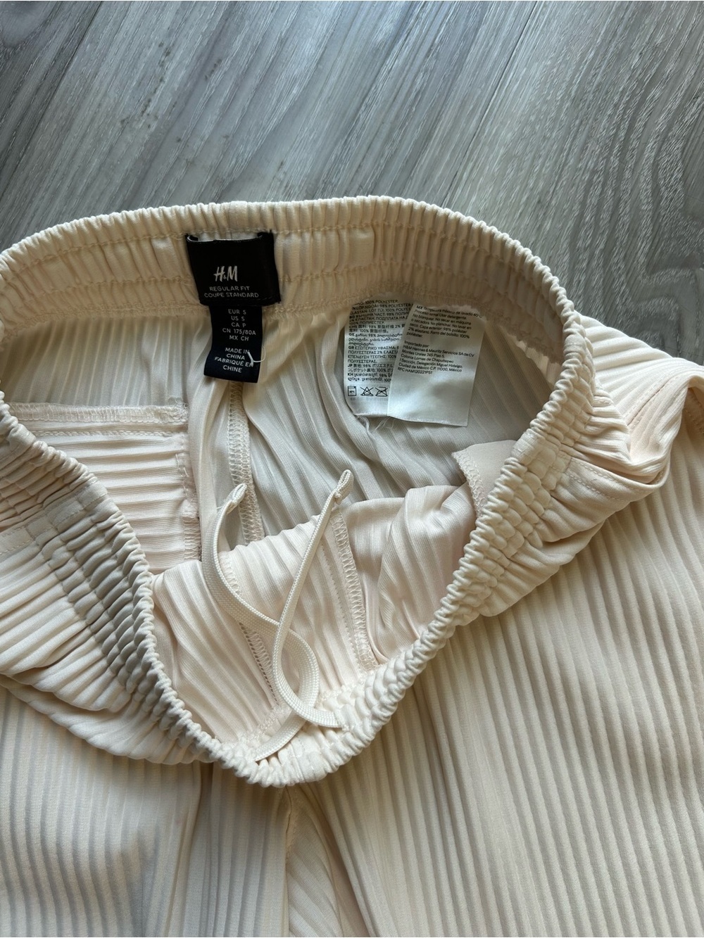 H&M | Cream Ribbed Shorts (Small) - Picture 5 of 8